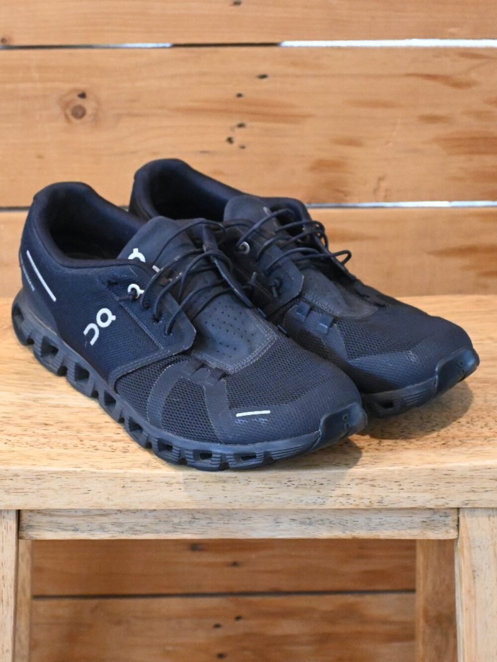 On Cloud 6 Men's Running Shoes in Black. M 10 EU44